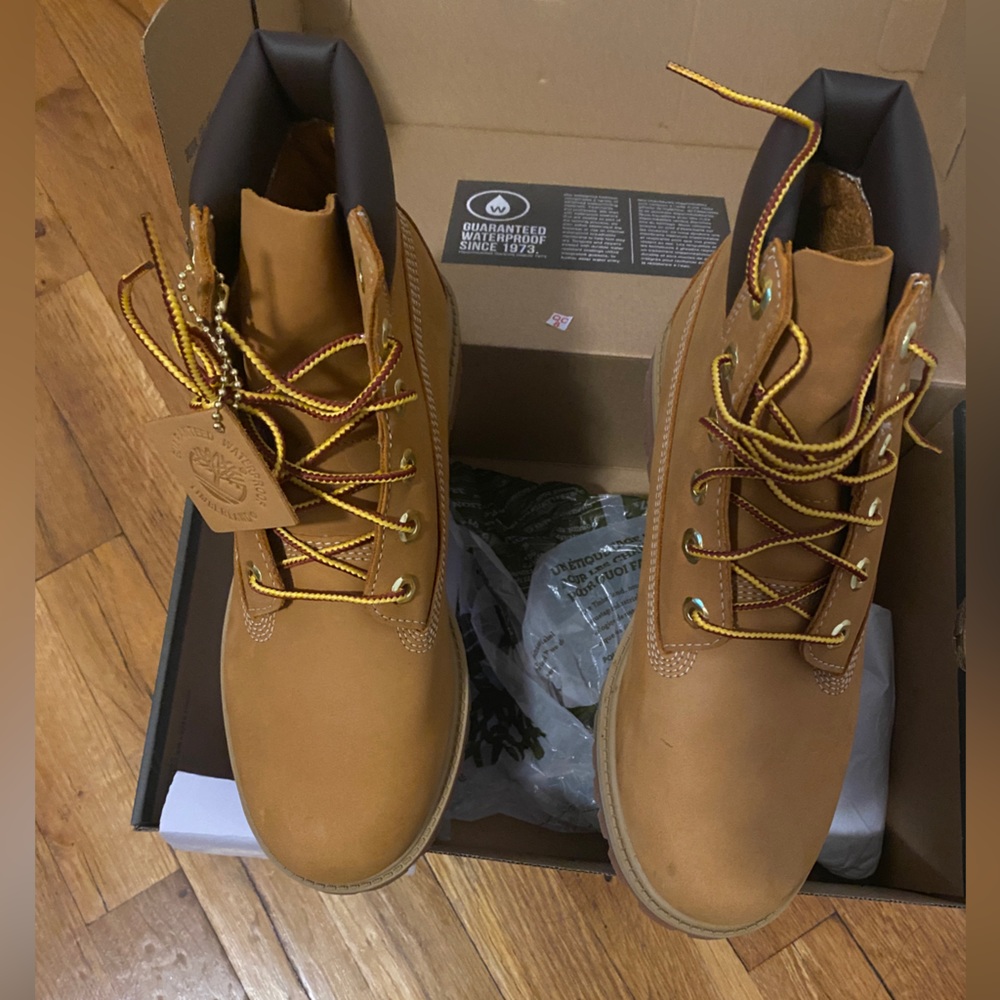 Like New! Timberland 6 inch Waterproof Boot Wheat Nubuck - 6.5M